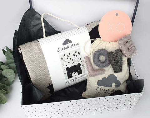 NEW BORN Gift Box Baby Gift Box Set Hamper, Mr. Bear Baby Blanket & Felt Garland, Kids Birthday Gift